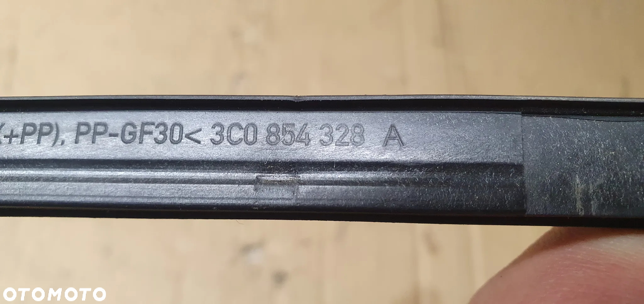 Listwa szyby czołowej prawy przód VW Passat B6 3C0854328A - 6