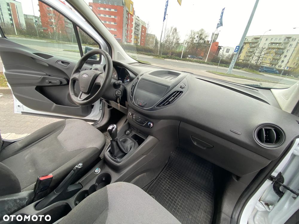 Ford Transit Courier - 13