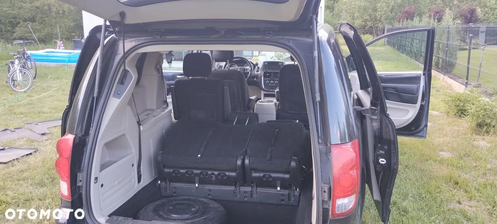 Dodge Grand Caravan - 8