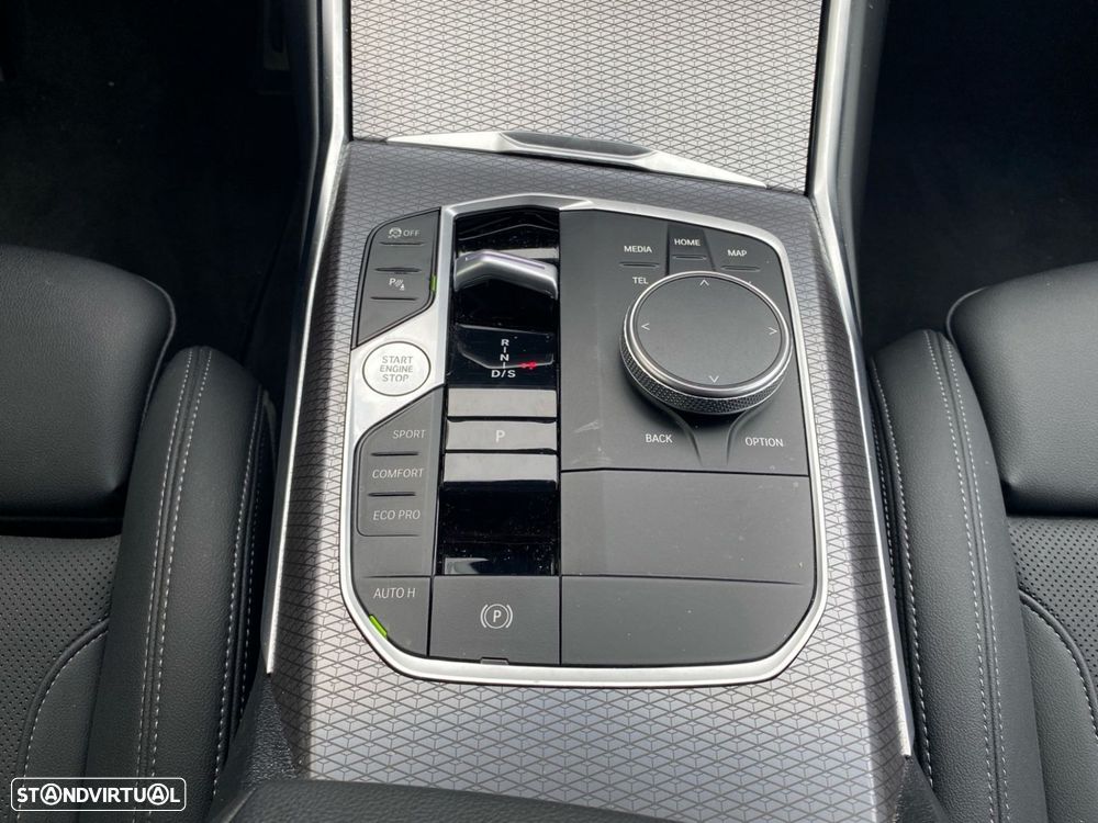BMW 320 d Pack Desportivo M Auto — fotografia 12