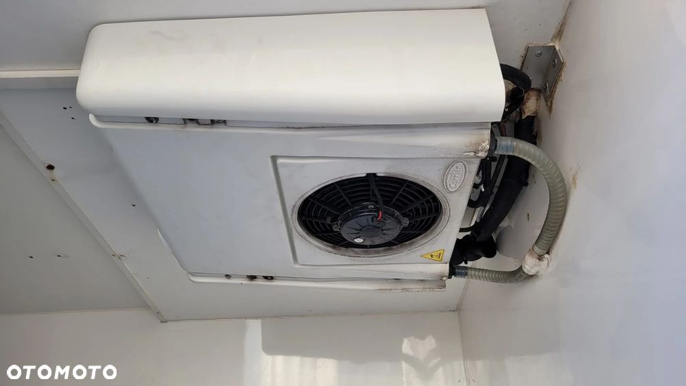 Mercedes-Benz Sprinter - 20