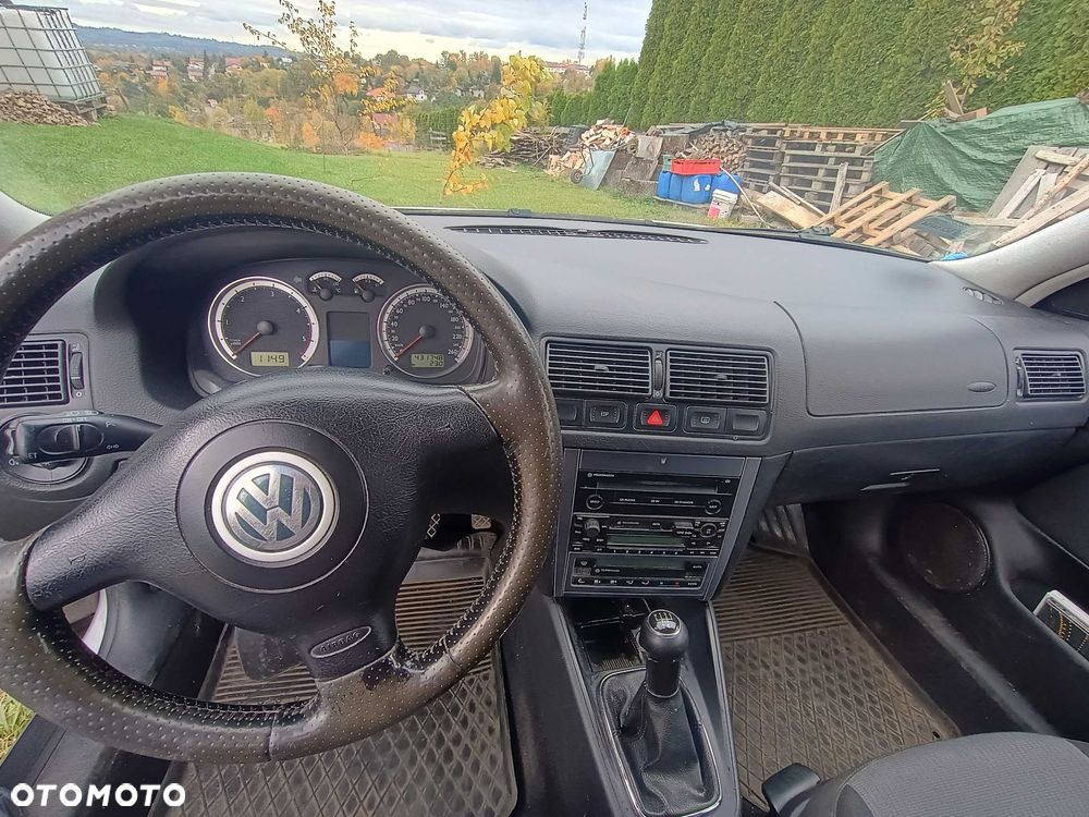 Volkswagen Golf - 6