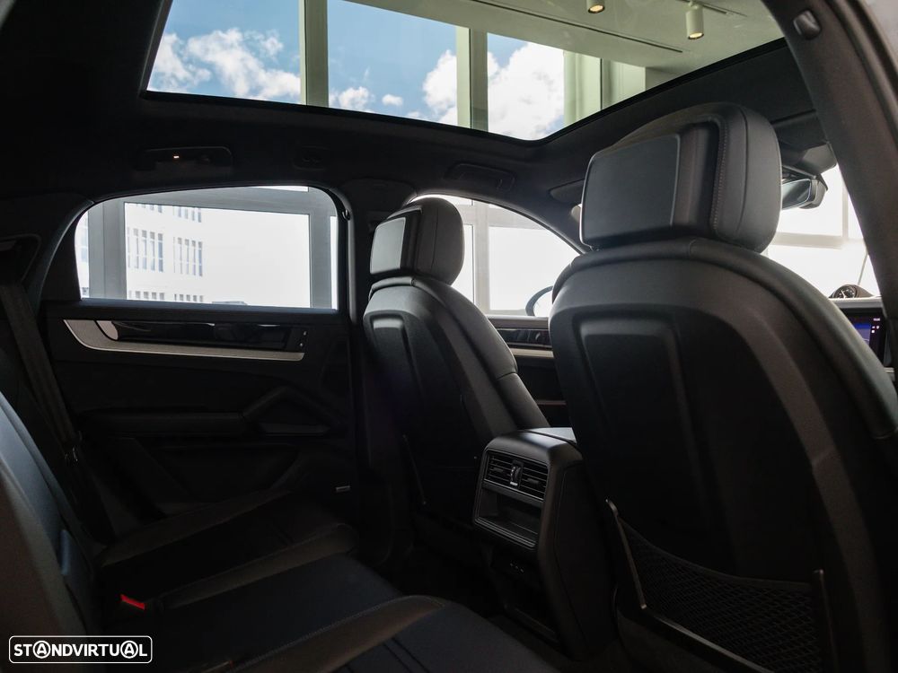 Porsche Cayenne Coupé E-Hybrid - 36