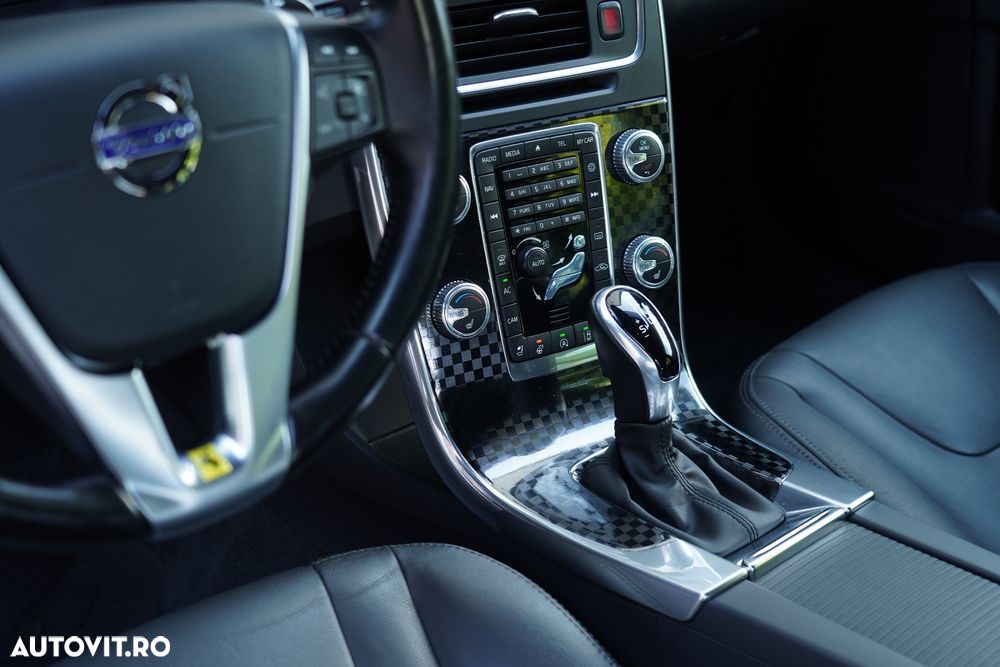 Volvo V60 D4 Geartronic Summum - 25