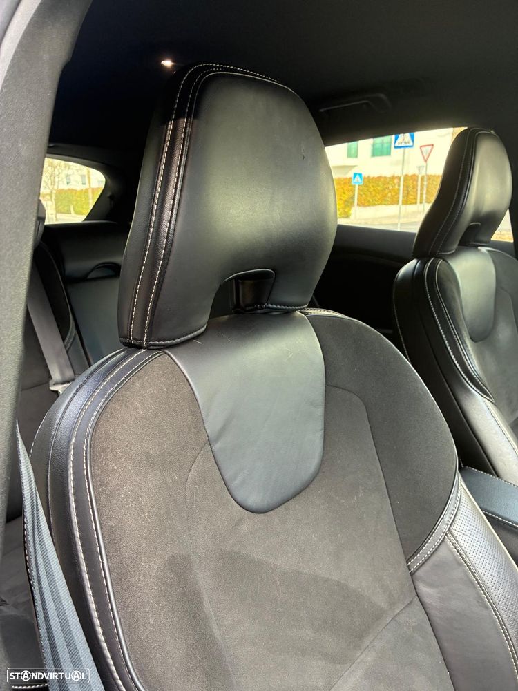 Volvo V40 2.0 D2 R-Design - 17