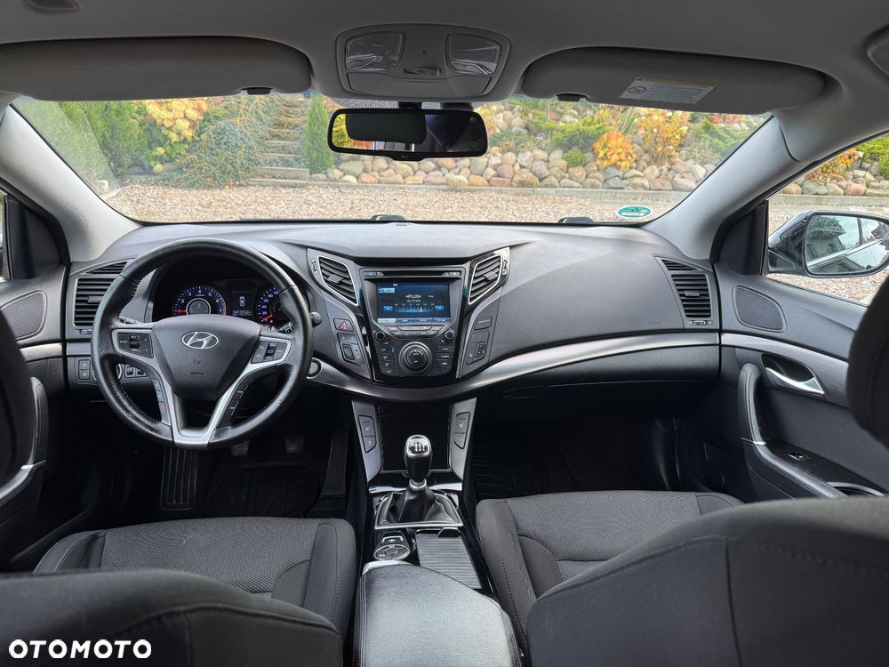 Hyundai i40 Kombi blue 1.6 Family+ - 28