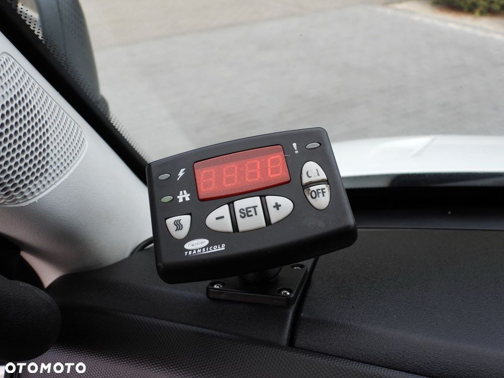 Iveco DAILY 70C17 CHŁODNIA 1*C WINDA 9 PALET ZASILANIE 230V TEMPOMAT KLIMATYZACJA PNEUMATYKA AUTOMAT HI-MATIC BLIŹNIACZE KOŁA  170KM - 34