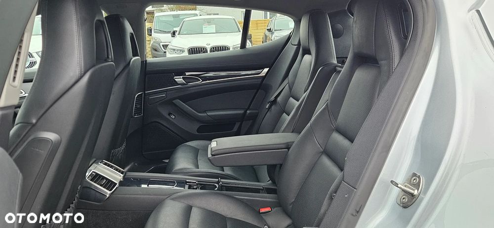 Porsche Panamera - 25