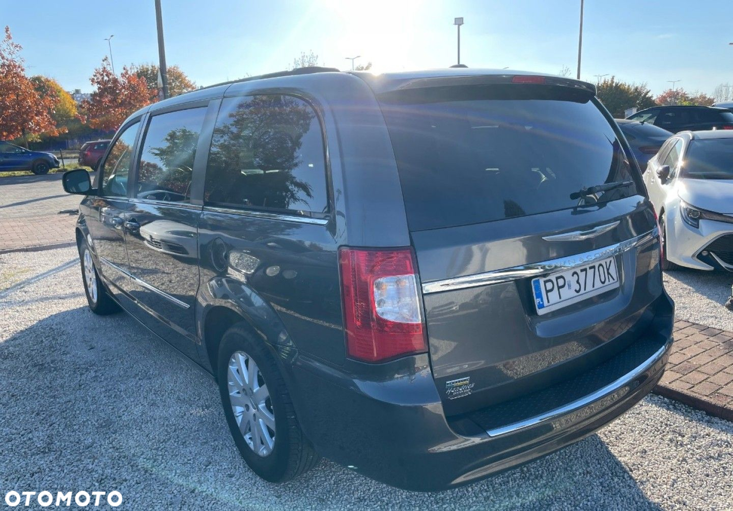Chrysler Town & Country - 6