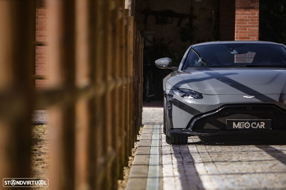 Aston Martin Vantage Coupe 4.0 Twin-Turbo V8 - 29