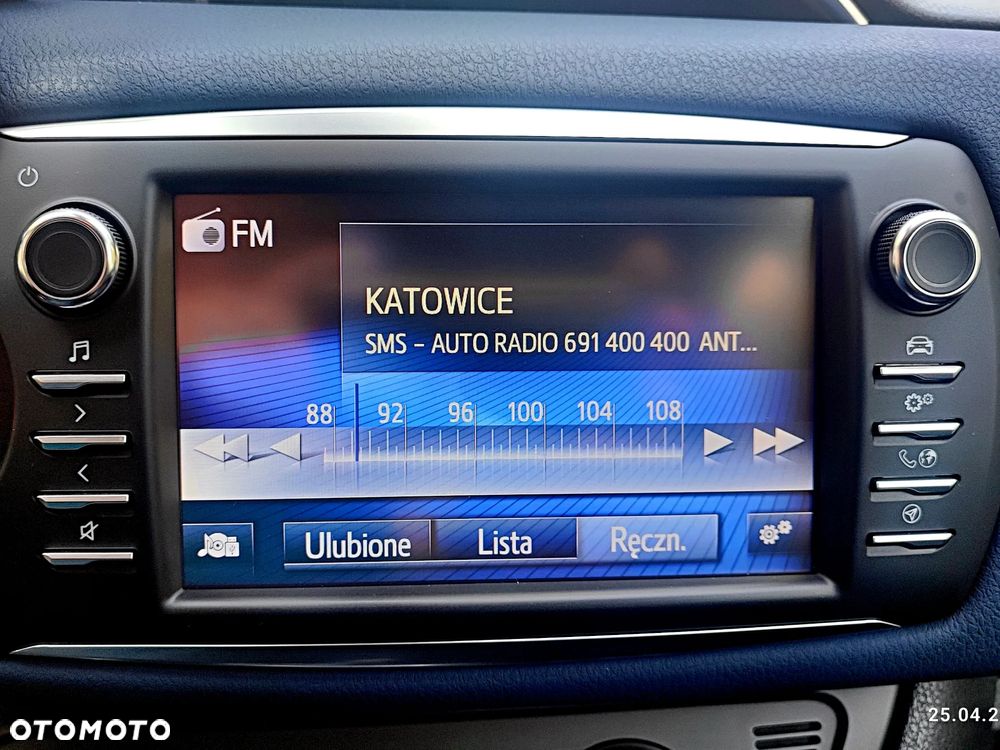 Toyota Yaris Hybrid 100 Selection Platinum - 22