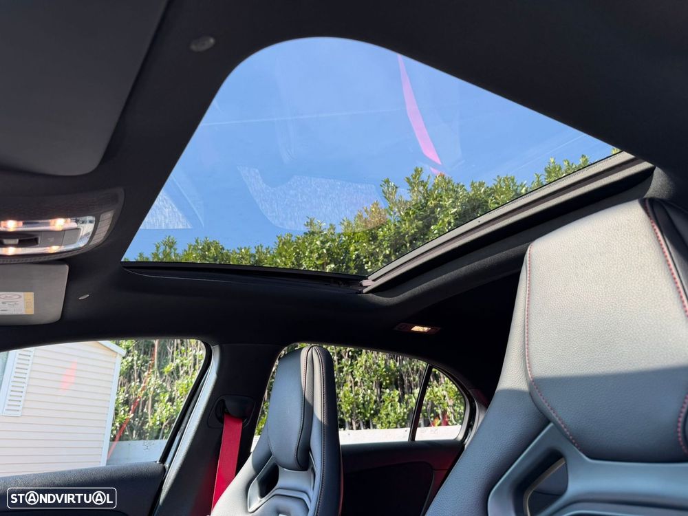 Mercedes-Benz A 35 AMG - 10