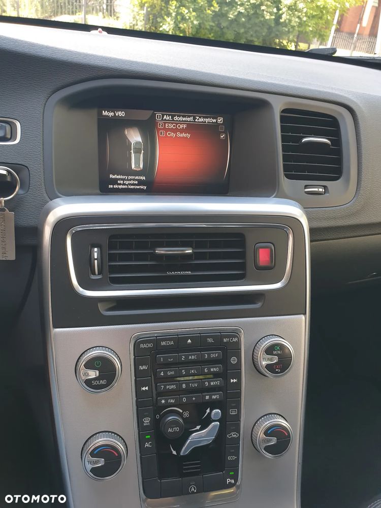 Volvo V60 D3 Geartronic Summum - 28