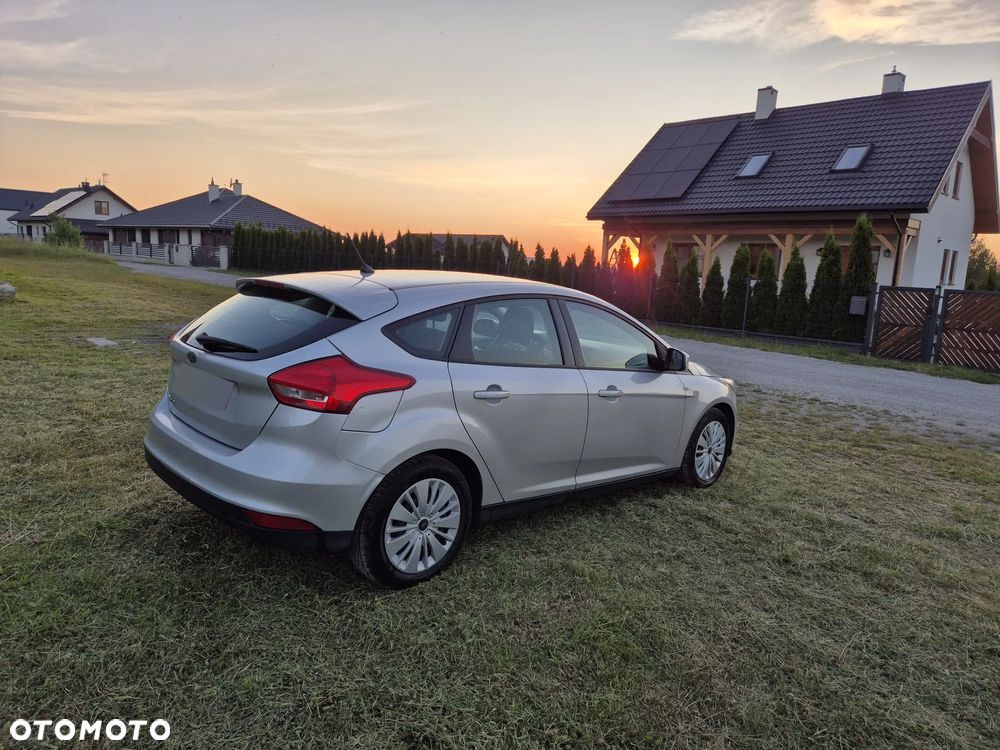 Ford Focus 1.6 Trend - 16