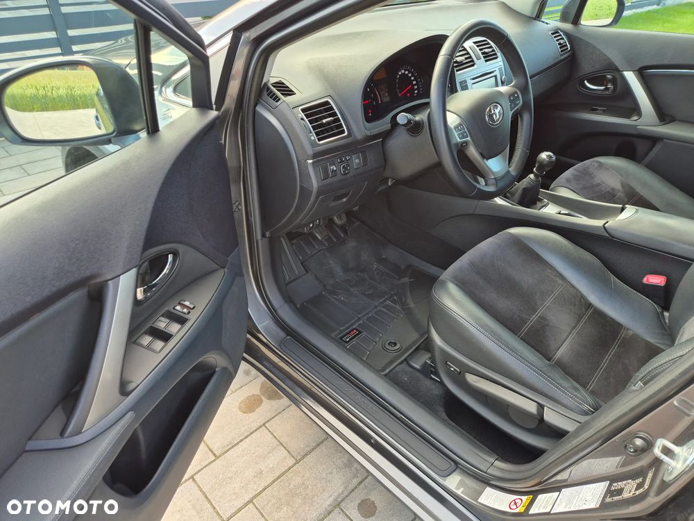 Toyota Avensis - 12