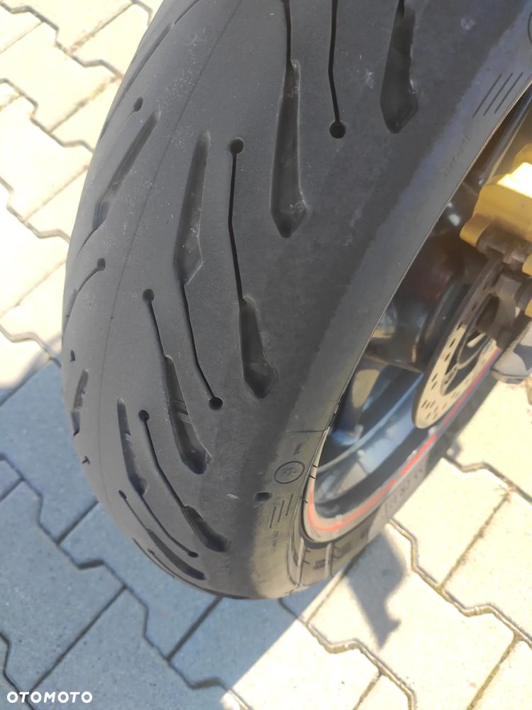 Triumph Street Triple - 11