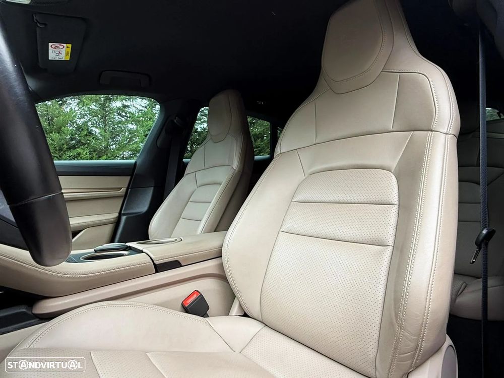 Porsche Taycan Cross Turismo 4 - 21