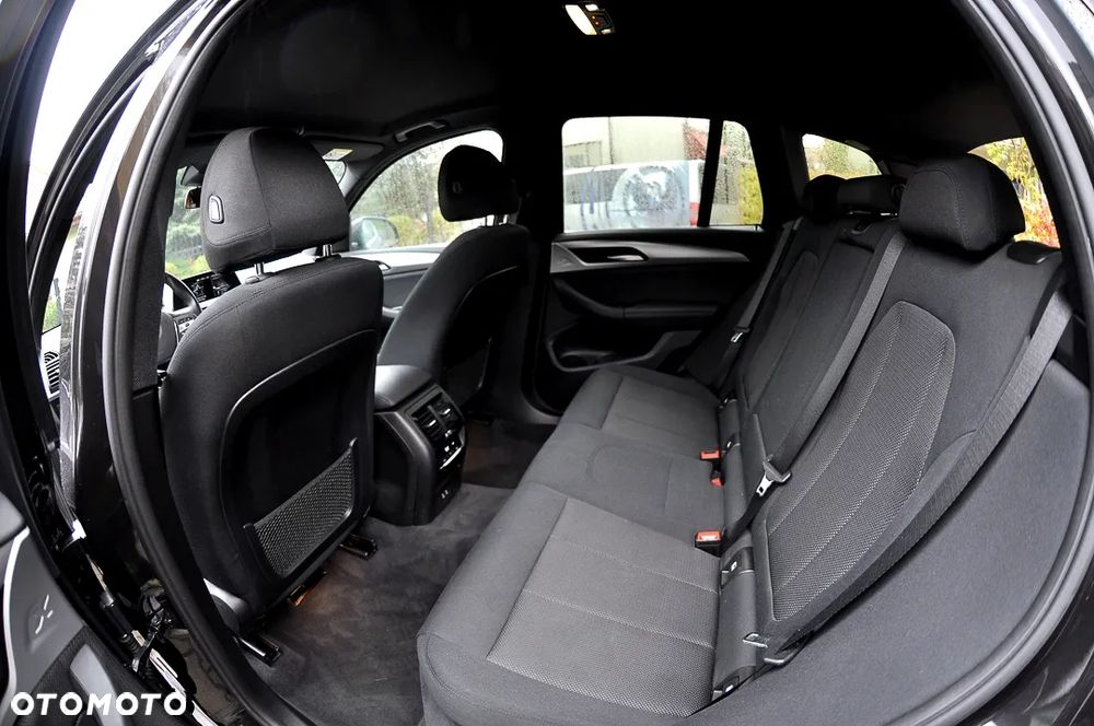 BMW X3 sDrive18d Business Edition - 18