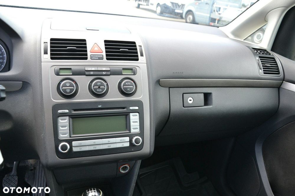 Volkswagen Touran - 17