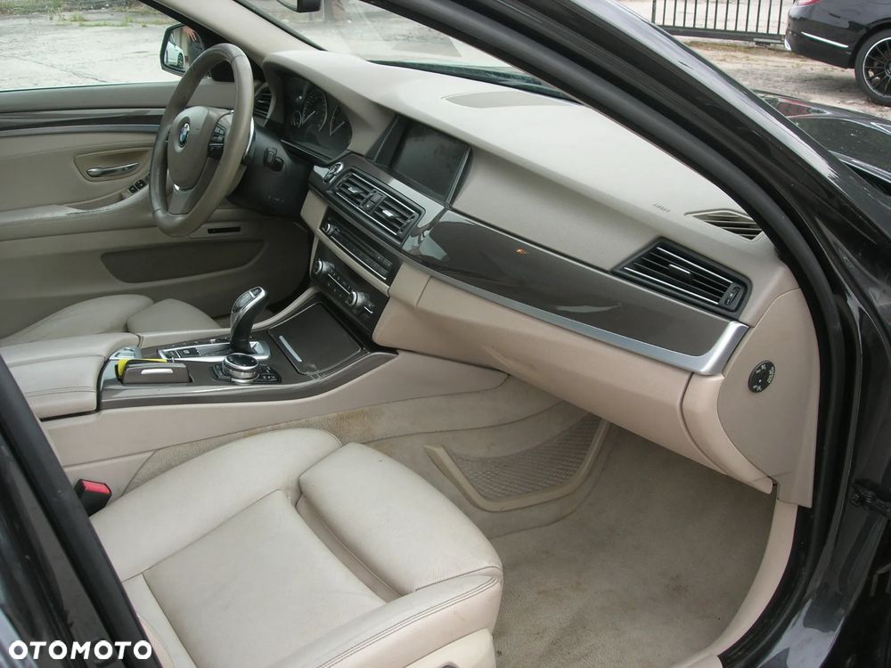 BMW Seria 5 525d xDrive Sport-Aut Luxury Line - 22