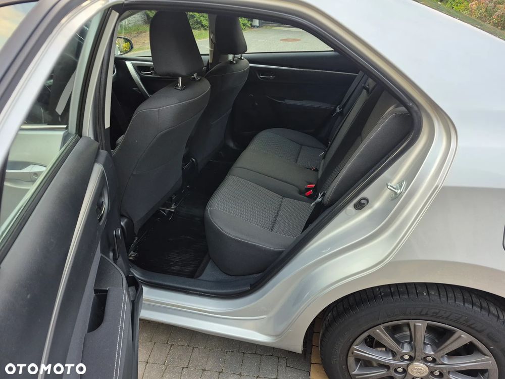 Toyota Corolla 1.6 Premium - 17