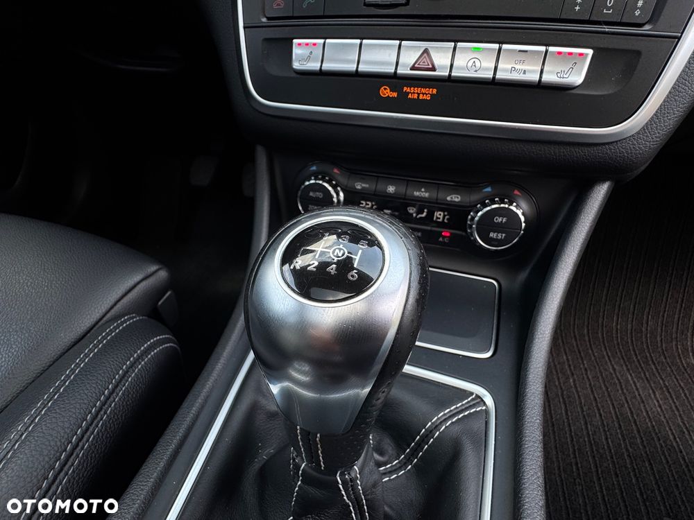 Mercedes-Benz CLA 180 d AMG Line - 26
