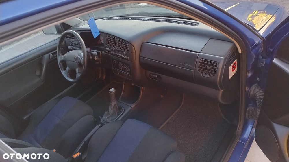 Volkswagen Golf 1.6 - 17