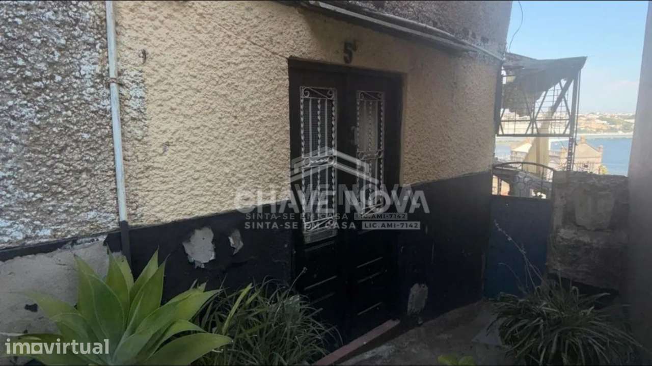 Moradia T2 para Remodelar em Campanhã - Grande imagem: 4/6