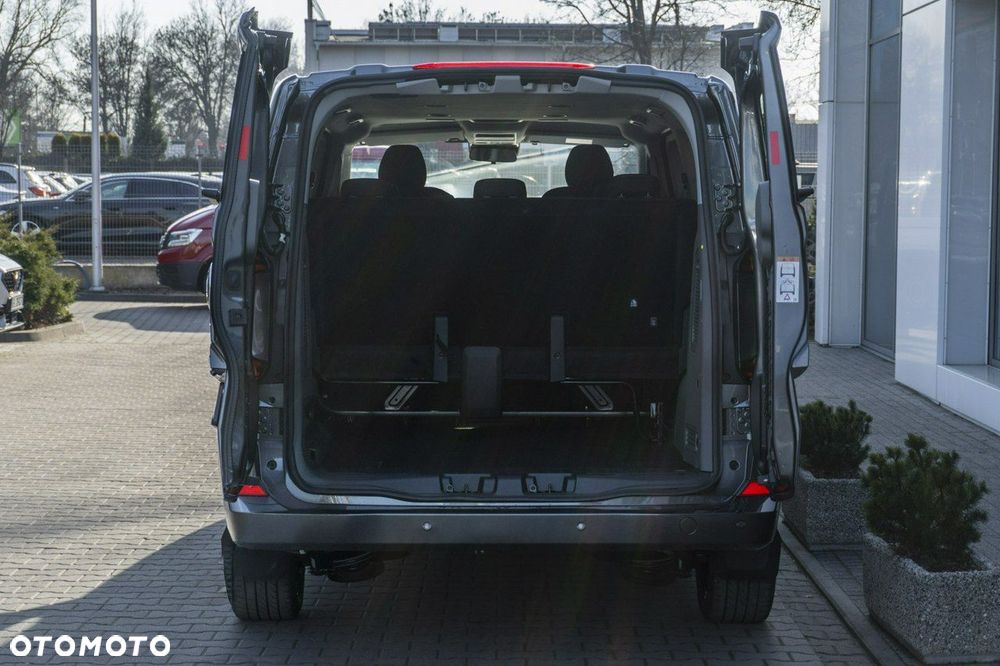 Volkswagen Caravelle - 8