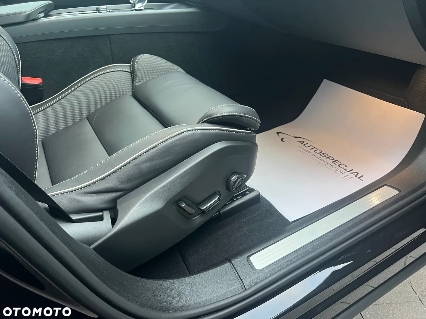 Volvo XC 60 B5 B AWD Plus Black Edition - 33