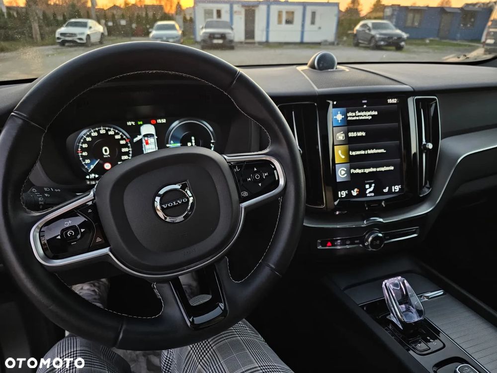 Volvo XC 60 T6 Plug-In Hybrid AWD R-Design - 17