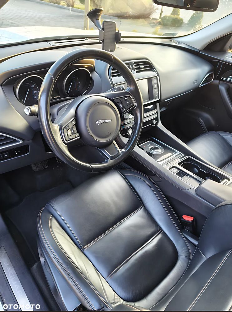 Jaguar F-Pace 2.0 i4D AWD Prestige - 2