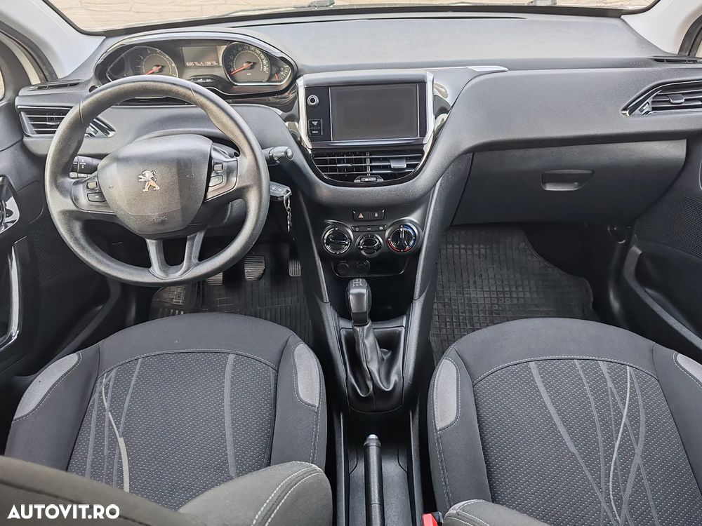 Peugeot 208 - 9