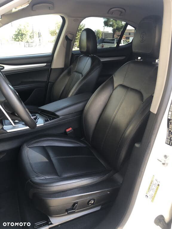 Alfa Romeo Stelvio 2.0 Turbo 16V AT8-Q4 Lusso - 12