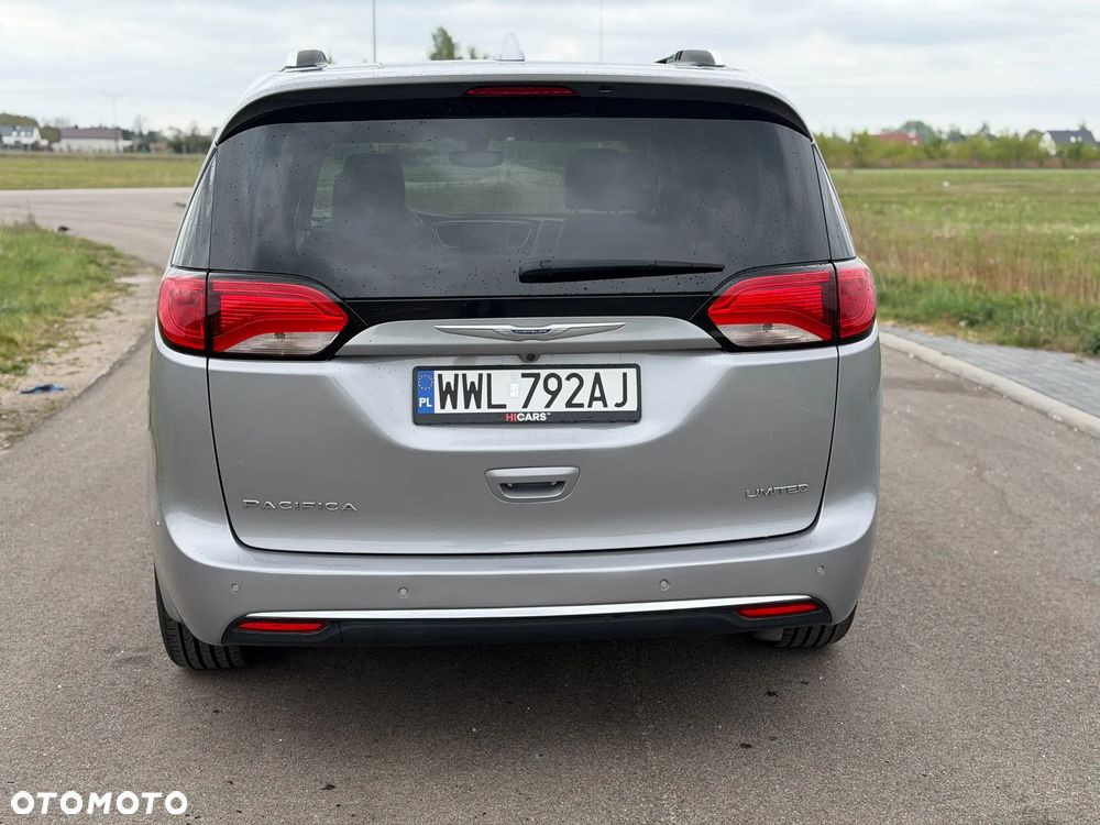 Chrysler Pacifica - 5