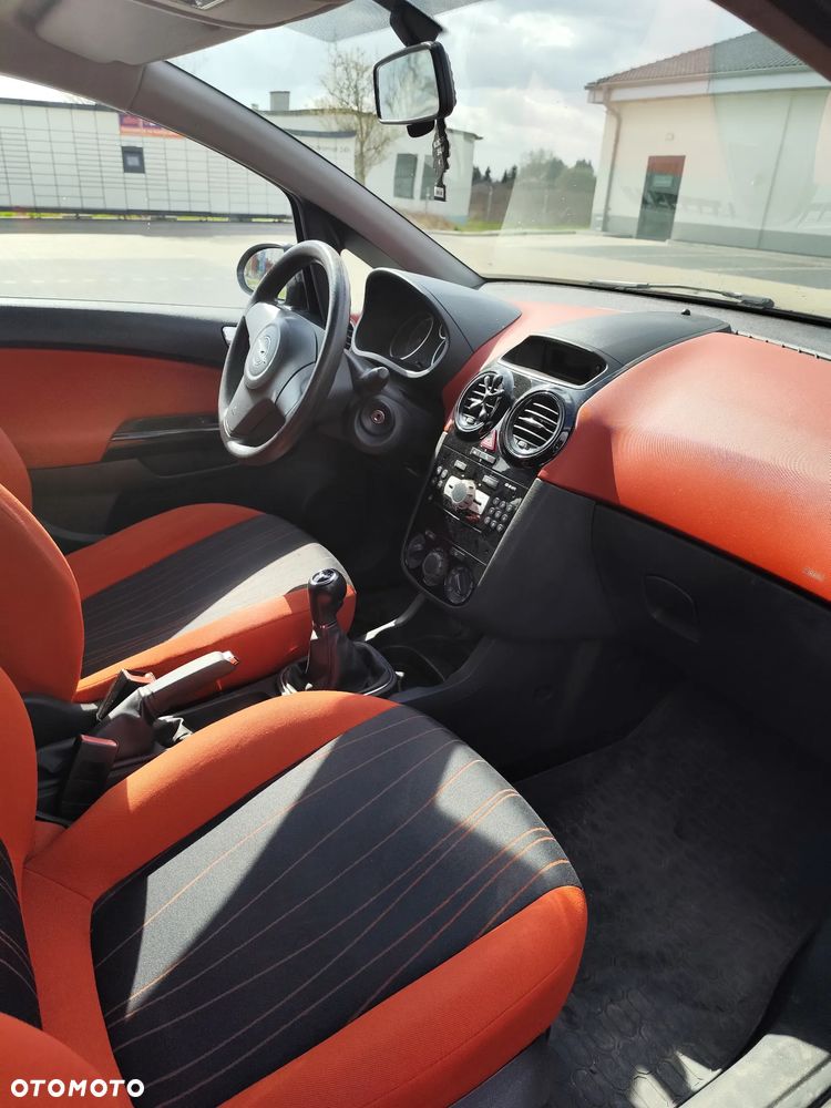 Opel Corsa 1.4 16V Cosmo - 7