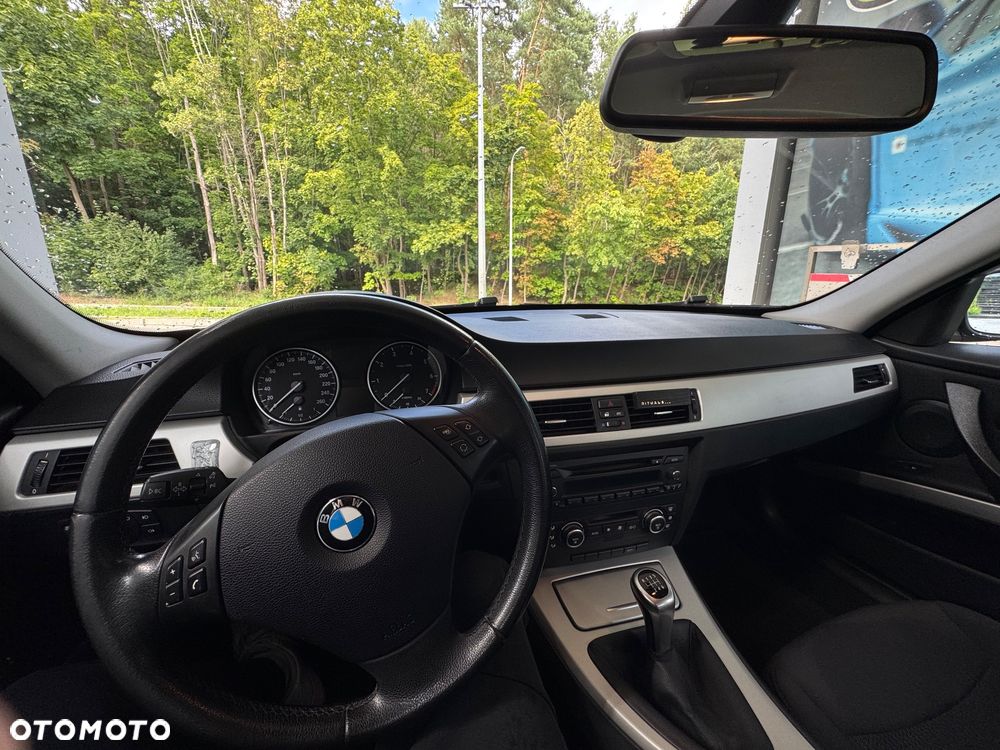 BMW Seria 3 318i - 17