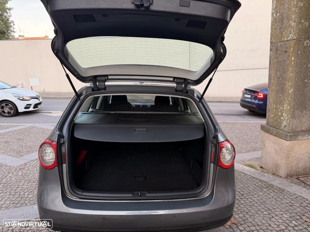 VW Passat Variant 2.0 TDi 4M Trend Pack - 21