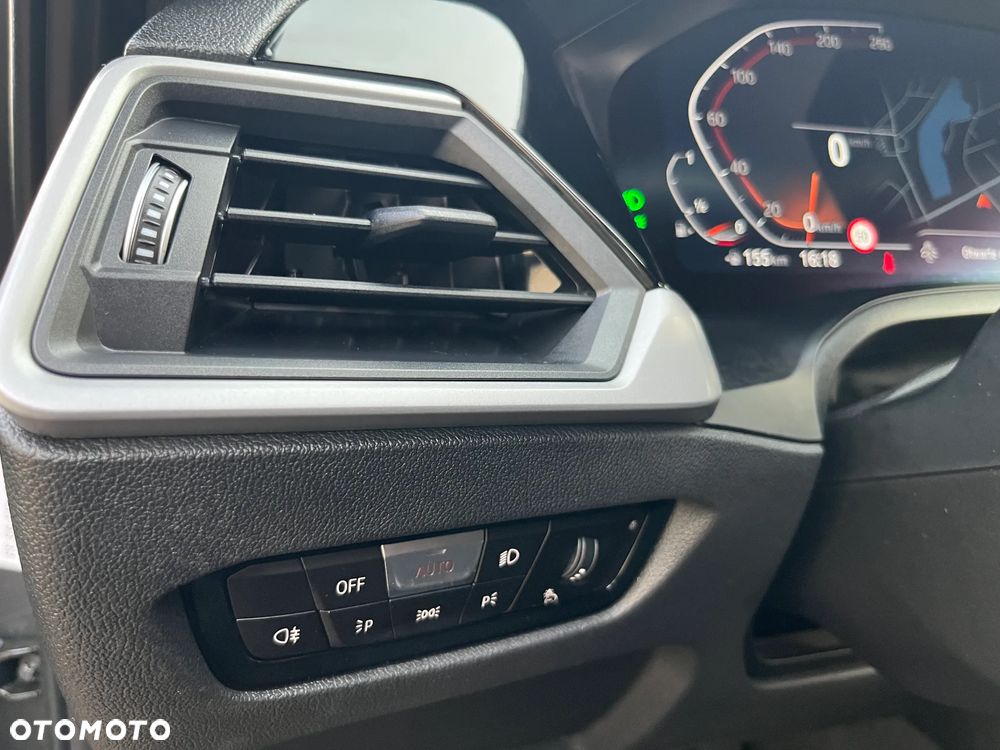BMW Seria 3 320i xDrive - 17