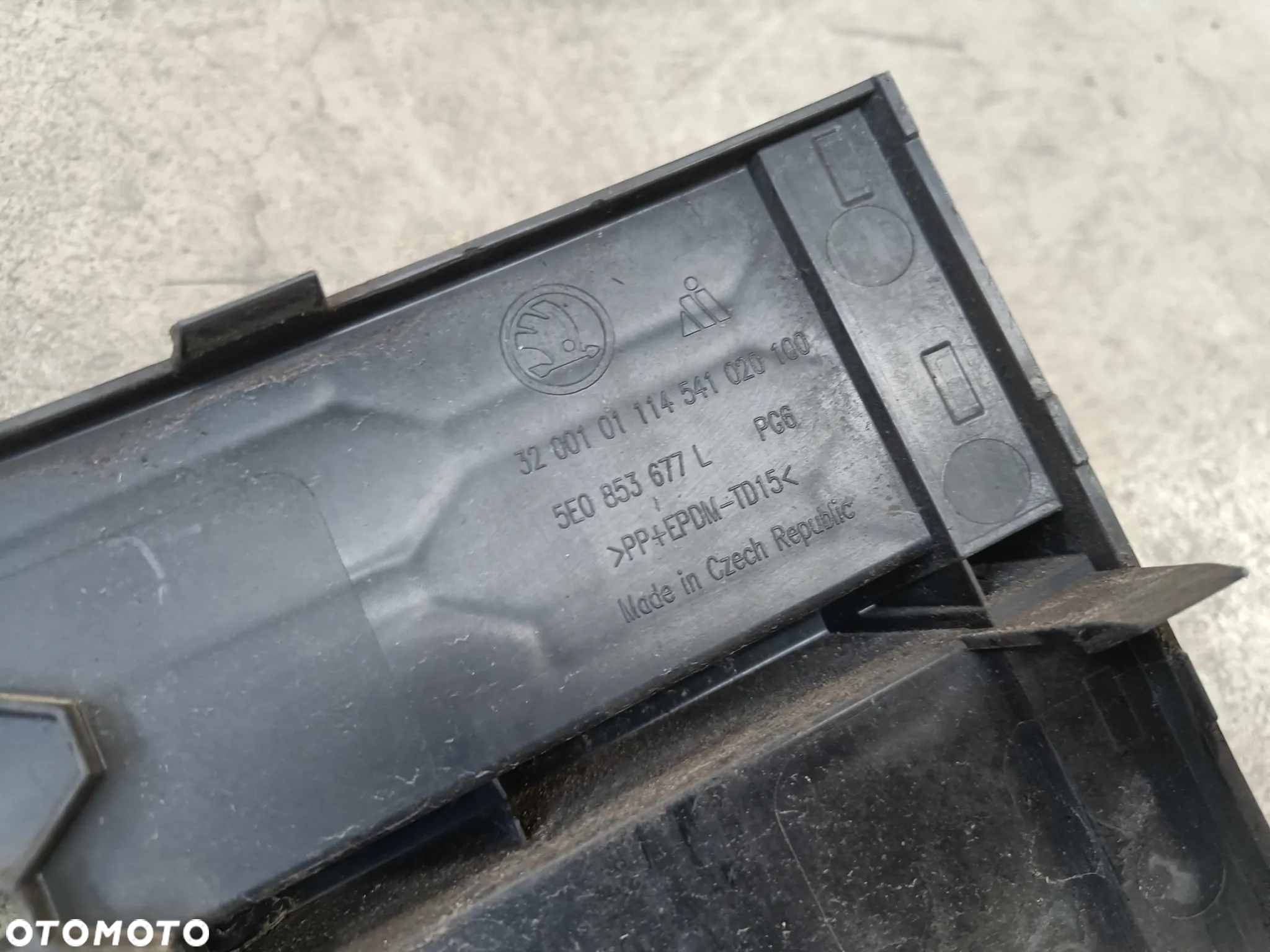 Kratka Środkowa Zderzaka Skoda Octavia 3 III FL Lift Atrapa Zaślepka 5E0853677L - 13