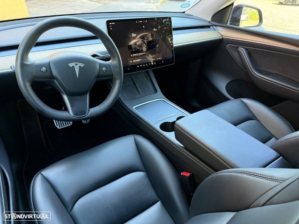 Tesla Model Y - 11