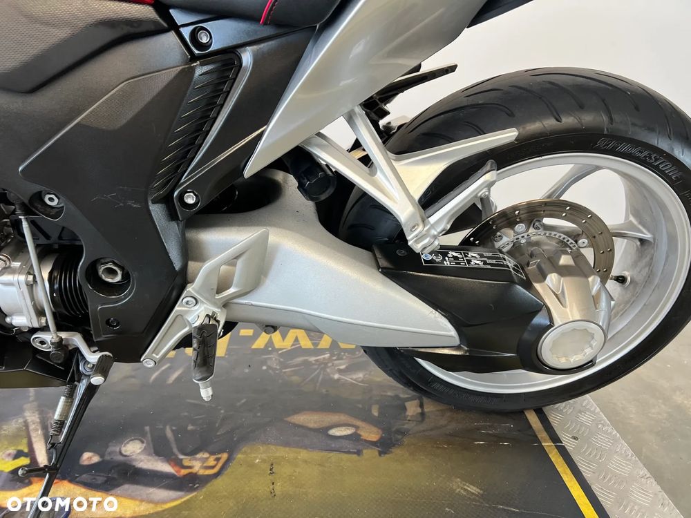 Honda VFR - 16