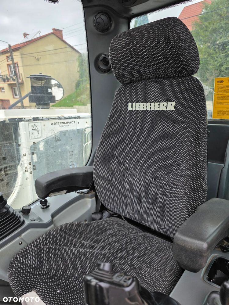 Liebherr 912 Compact - 22