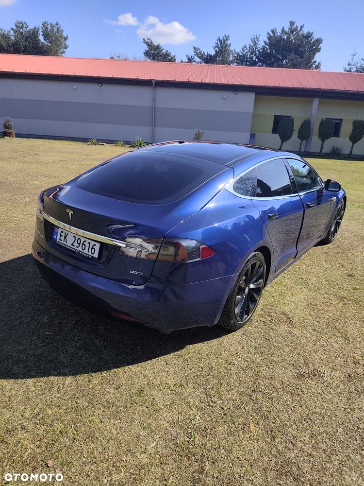 Tesla Model S - 5