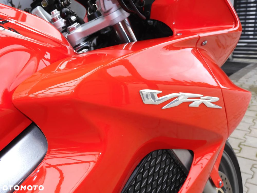 Honda VFR - 19