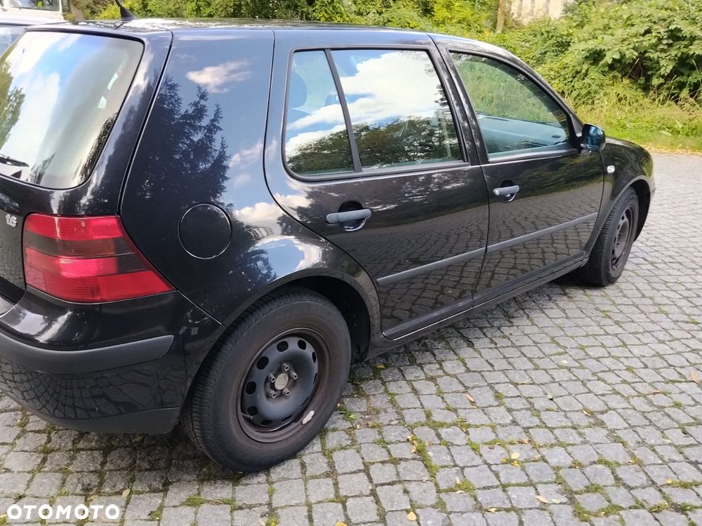 Volkswagen Golf - 6