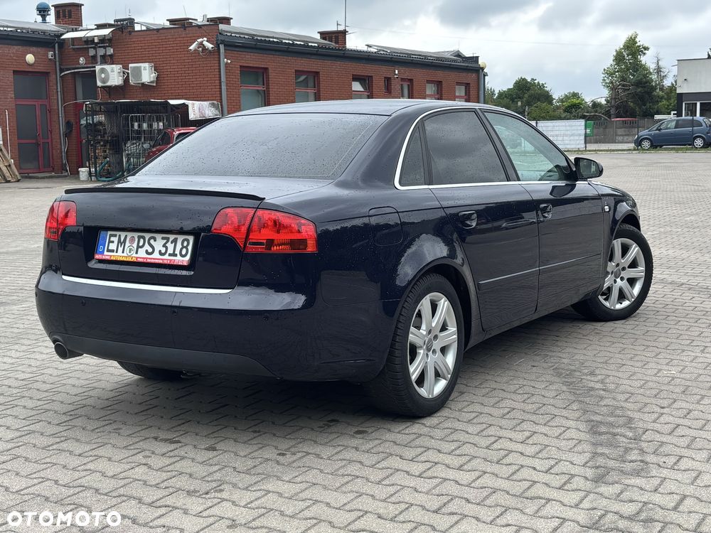 Audi A4 Limousine - 4