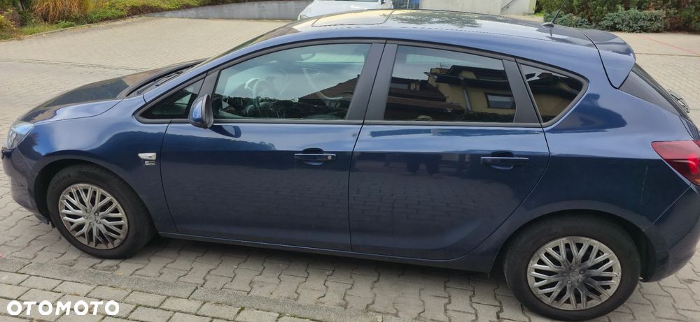 Opel Astra 2012 photo 3