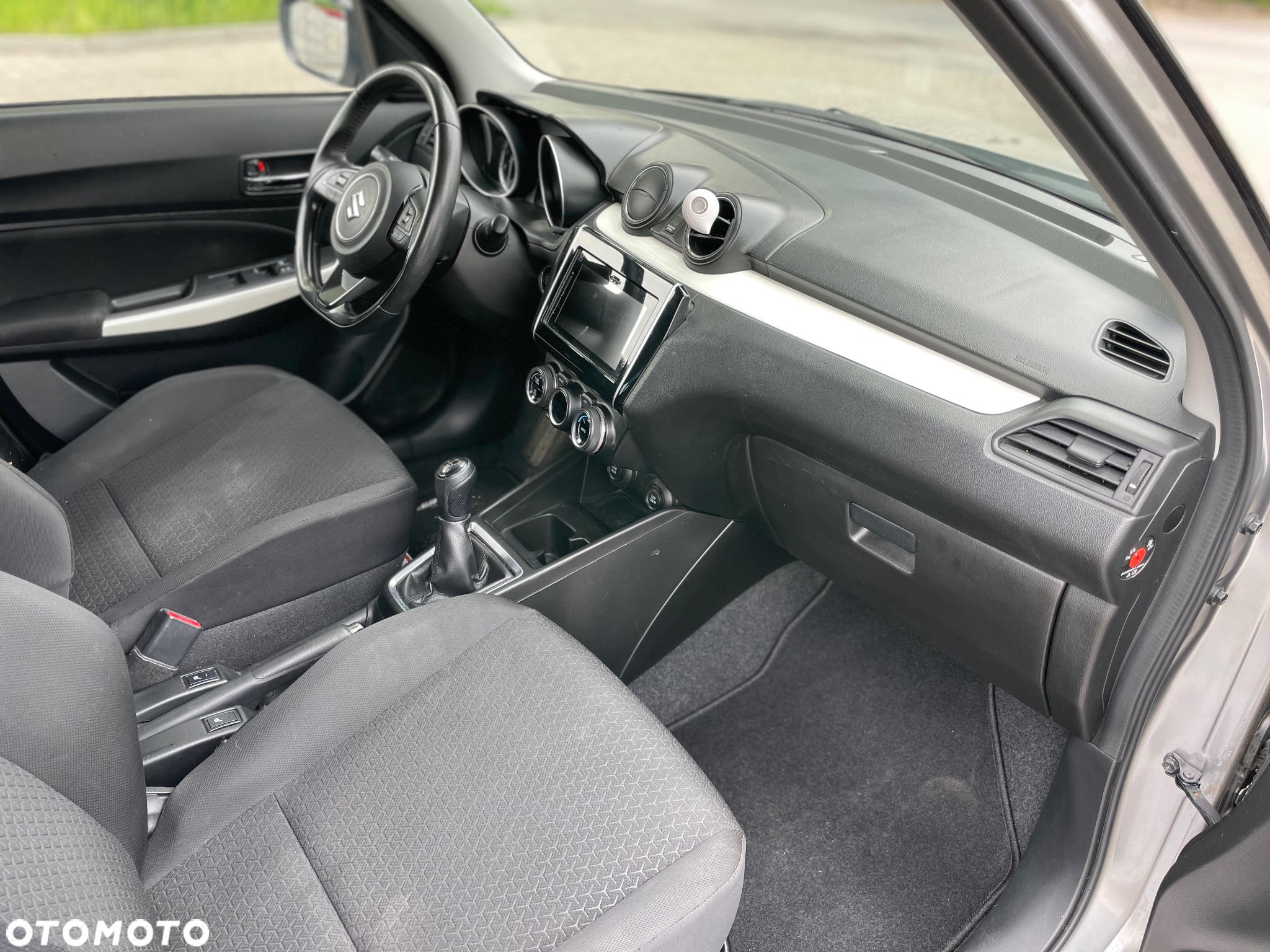 Suzuki Swift 1.2 Premium Plus - 10