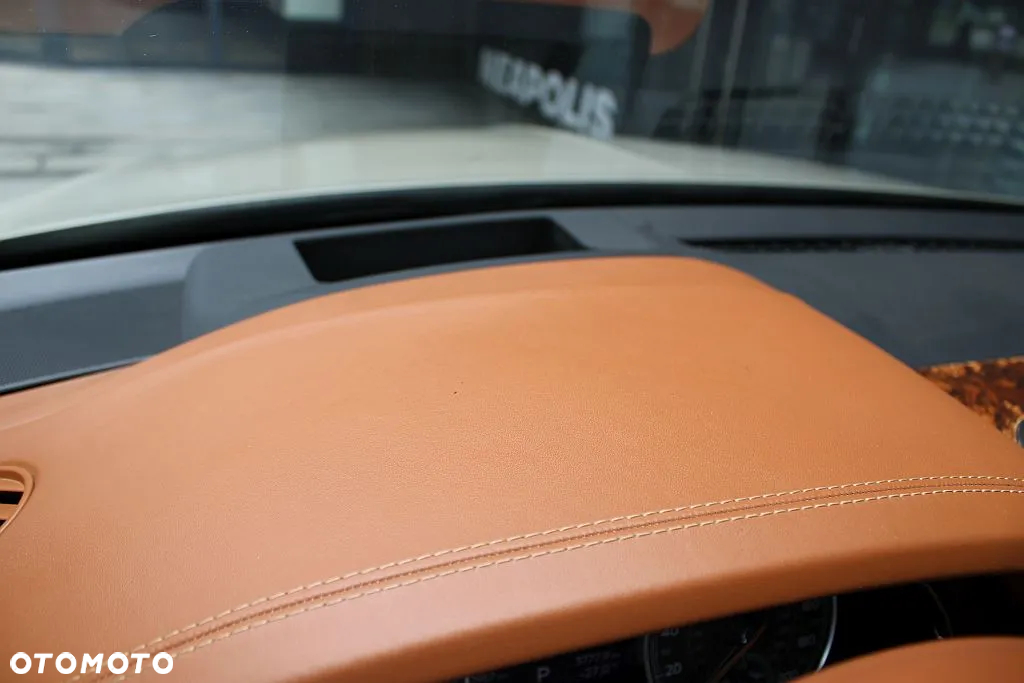 Bentley Bentayga W12 - 18